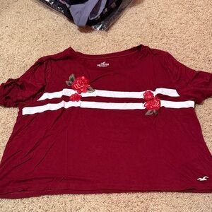 Hollister Women's Burgundy Floral Tee